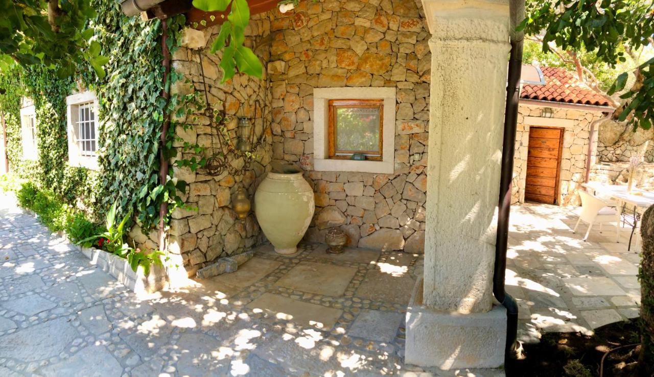 マリ・ロシニュ Stone House Retreatヴィラ エクステリア 写真